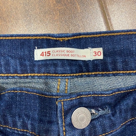Levi’s Boot Cut Jeans - Picture 2 of 3